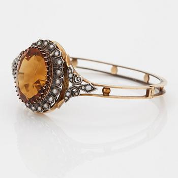 A BANGLE.