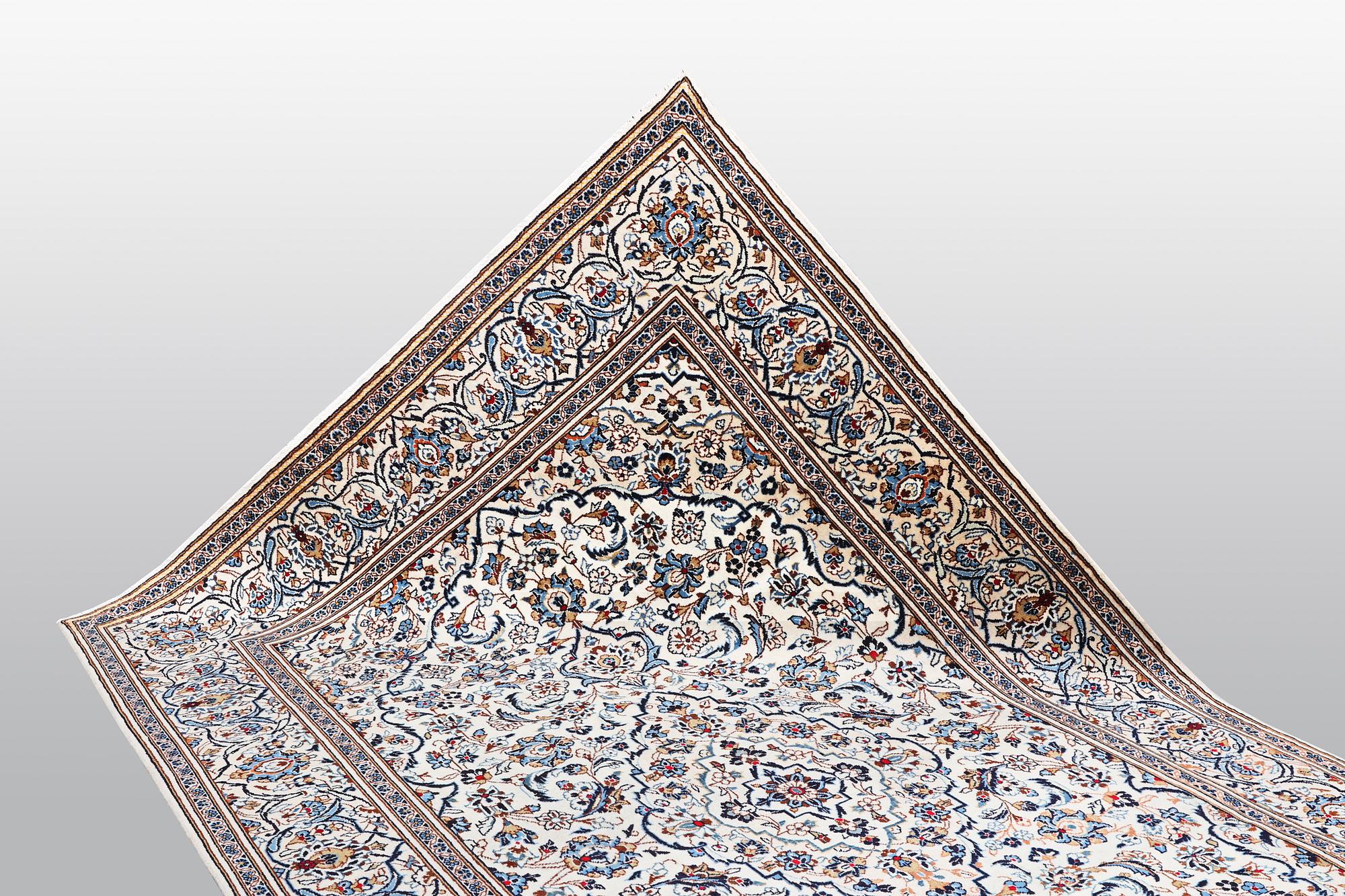 A carpet, Kashan, ca 296 x 192 cm.