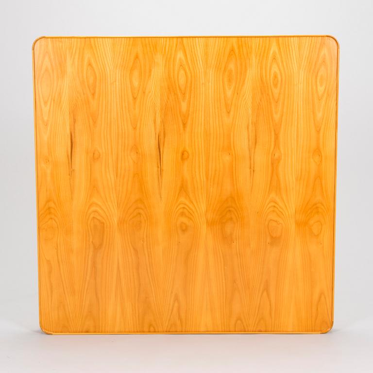 osef Frank, coffee table, "Diplomat", model 2073, Firma Svenskt Tenn, designed in 1949, executed before 1985.