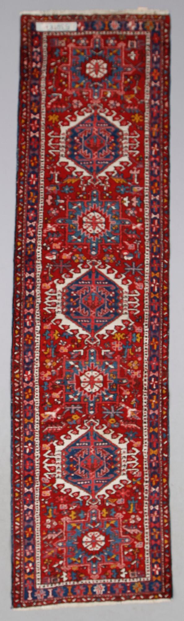MATTA, galleri, Persisk. Ca 350 x 90 cm.