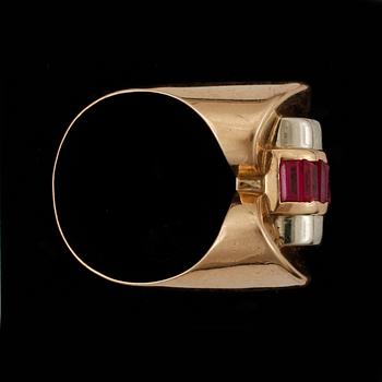 RING, 14k guld med 5 rosa safirer. Vikt ca 6,5 gram.