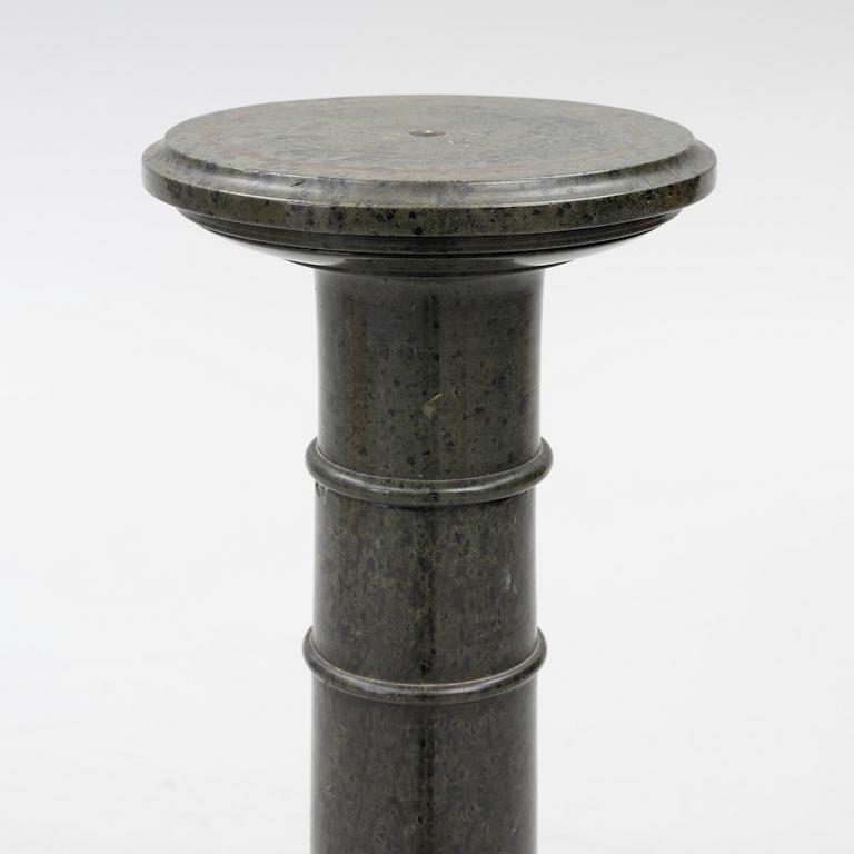 Piedestal, troligtvis 1800-tal.