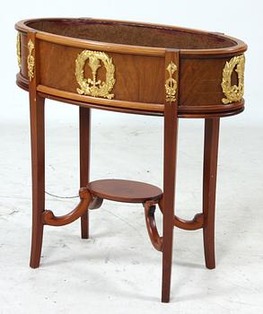 BLOMBORD, empirstil, 1900-talets senare hälft.