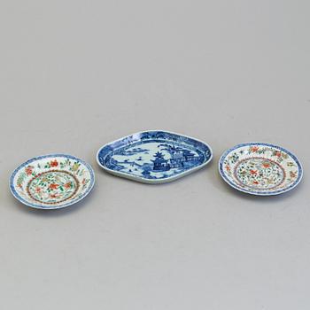 Two dishes with one tray, Qing dynasty, 18th century.