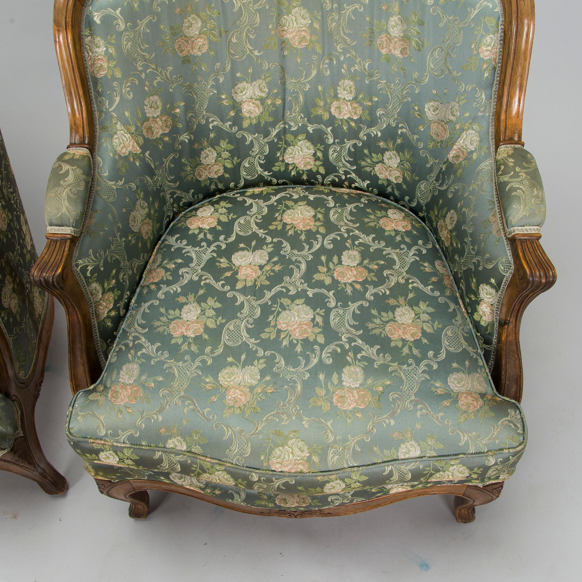 Fåtöljer, ett par och fotpall, 1900-talets mitt.