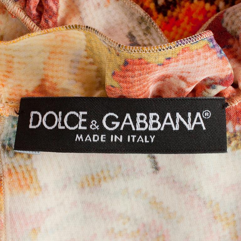 DOLCE & GABBANA, a floralpatterned blendmaterial top.