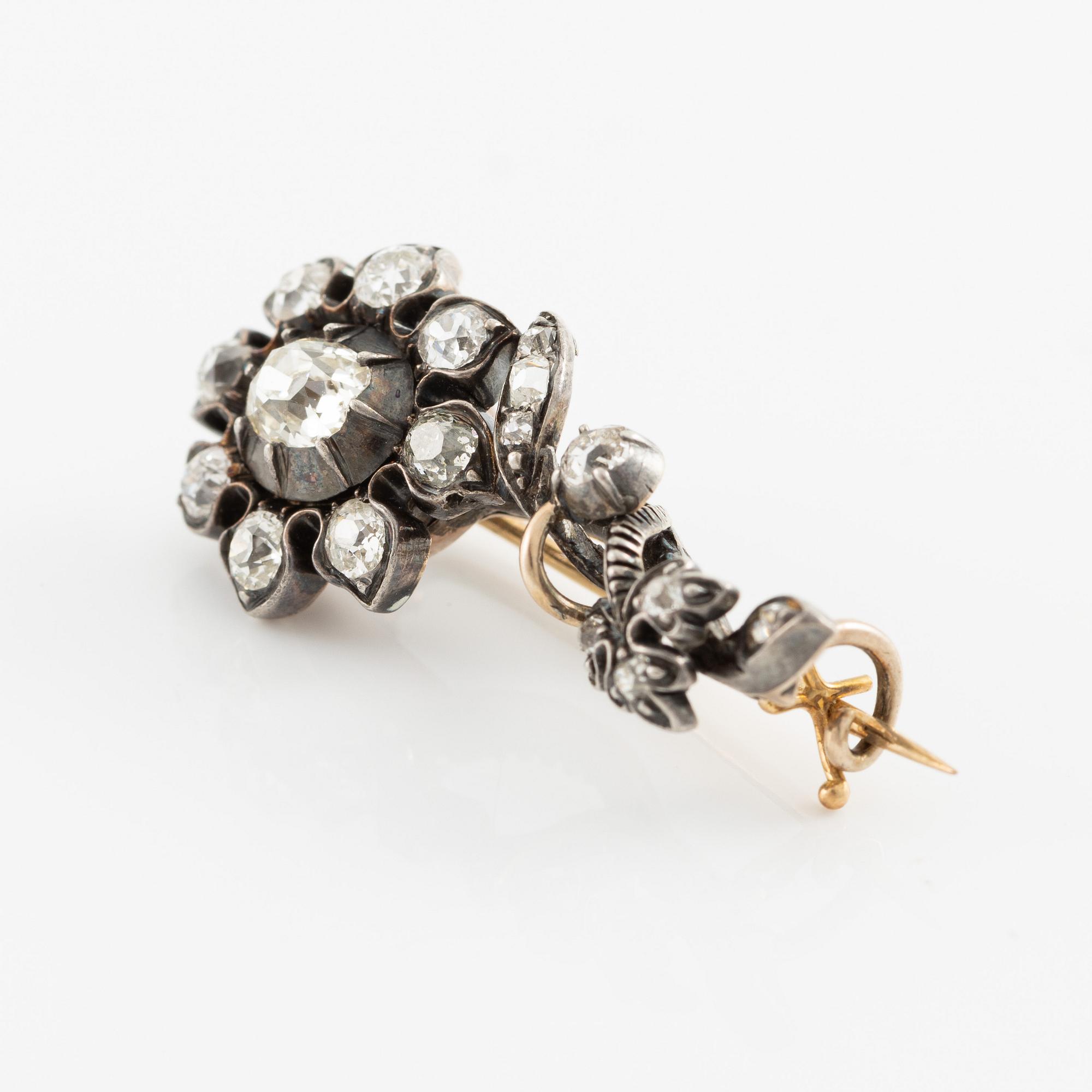 Brooch in the form of a flower, gold and silver with old-cut diamonds, 19th century.