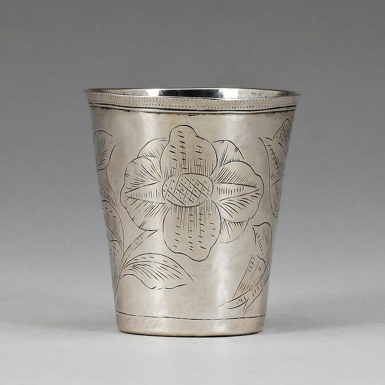 BÄGARE, silver, dat 1714 enligt gravyr. Vikt 92 g.
