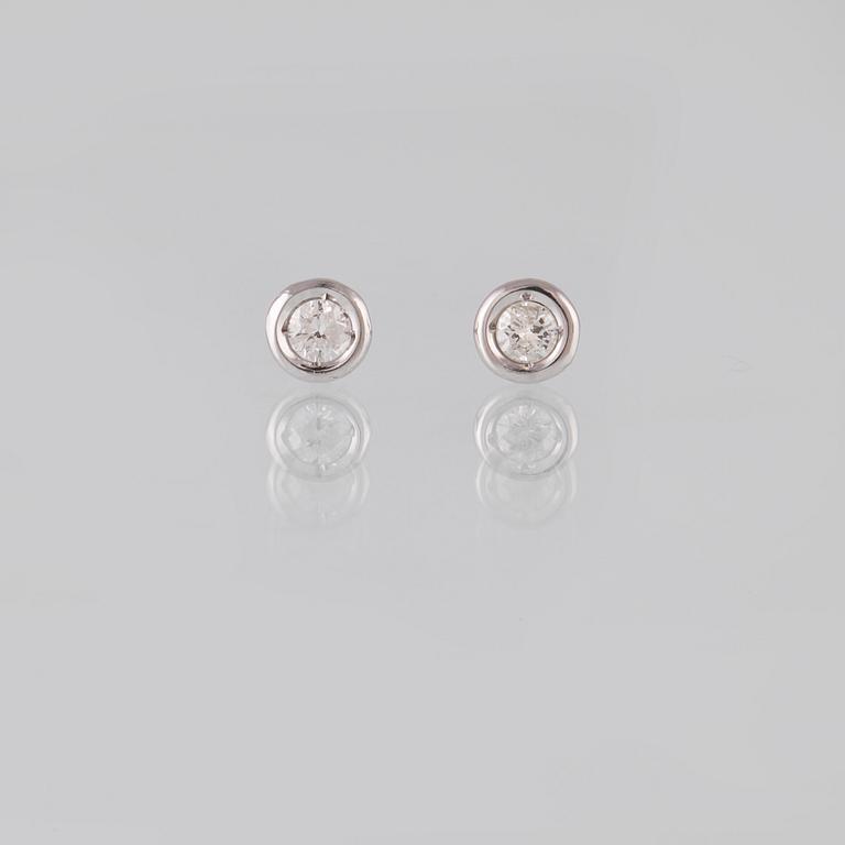 ÖRHÄNGEN, 18K vitguld med briljantslipade diamanter ca 0.19 ct. Vikt 1,4 gram.