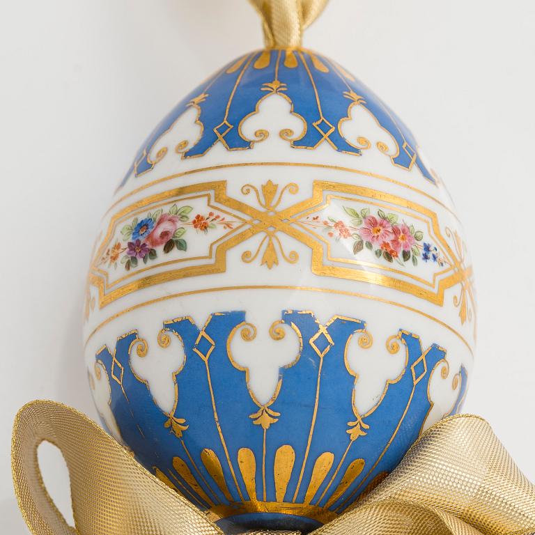 Dekorationsägg, porslin, Ryssland, kring sekelskiftet 1900.