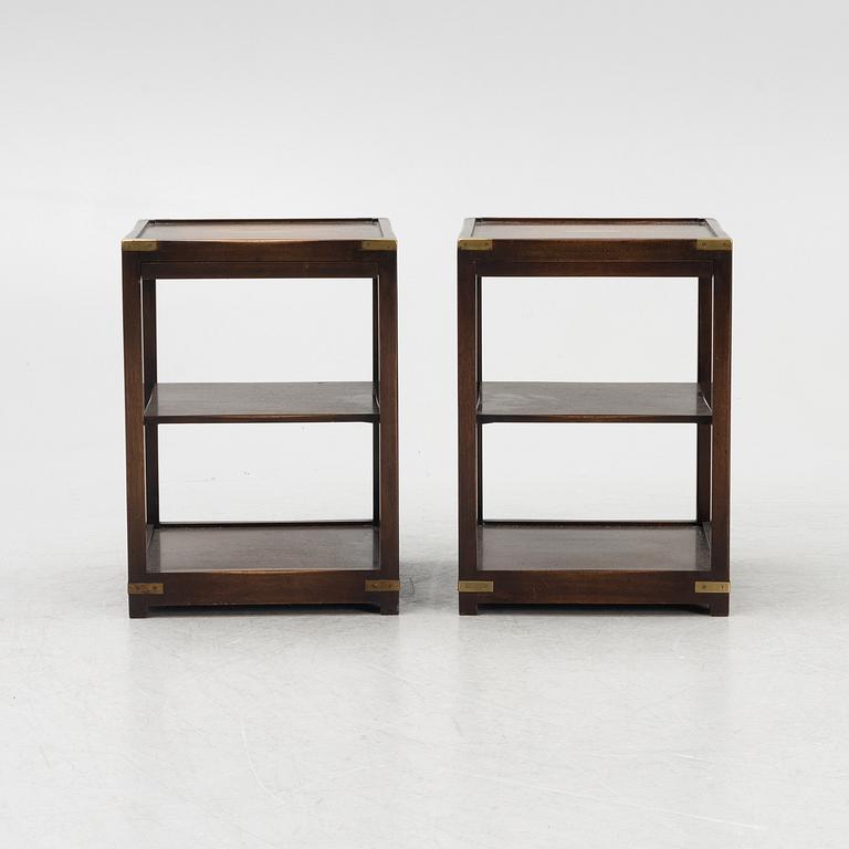 Sängbord, ett par, engelsk stil, 900-talets andra hälft.