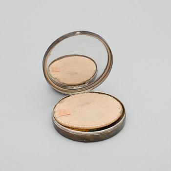 PARTI SILVER, 4 delar, samt PORTMONNÄ i sköldpadd, bla Chester, England, 1700-1800-tal. Total vikt ca 205 g.