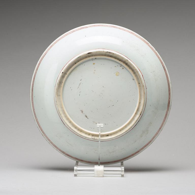 A famille verte dish, Qing dynasty, Kangxi (1662-1722).