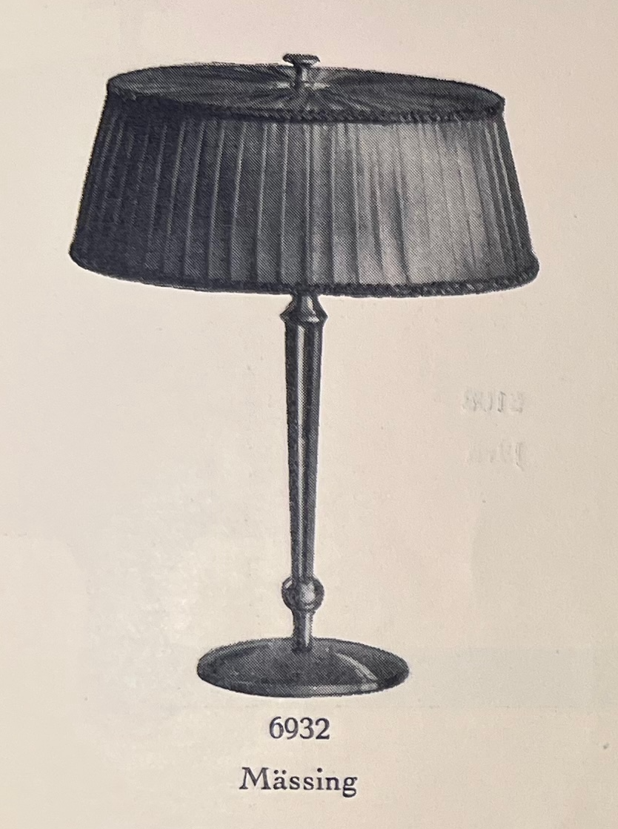 Harald Notini, bordslampa, modell "6932", Arvid Böhlmarks Lampfabrik, Stockholm, 1920-tal.