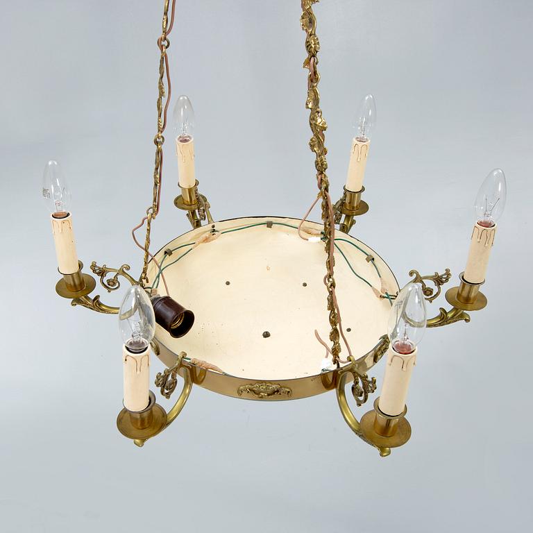 Taklampa empire-stil 1900-talets mitt.