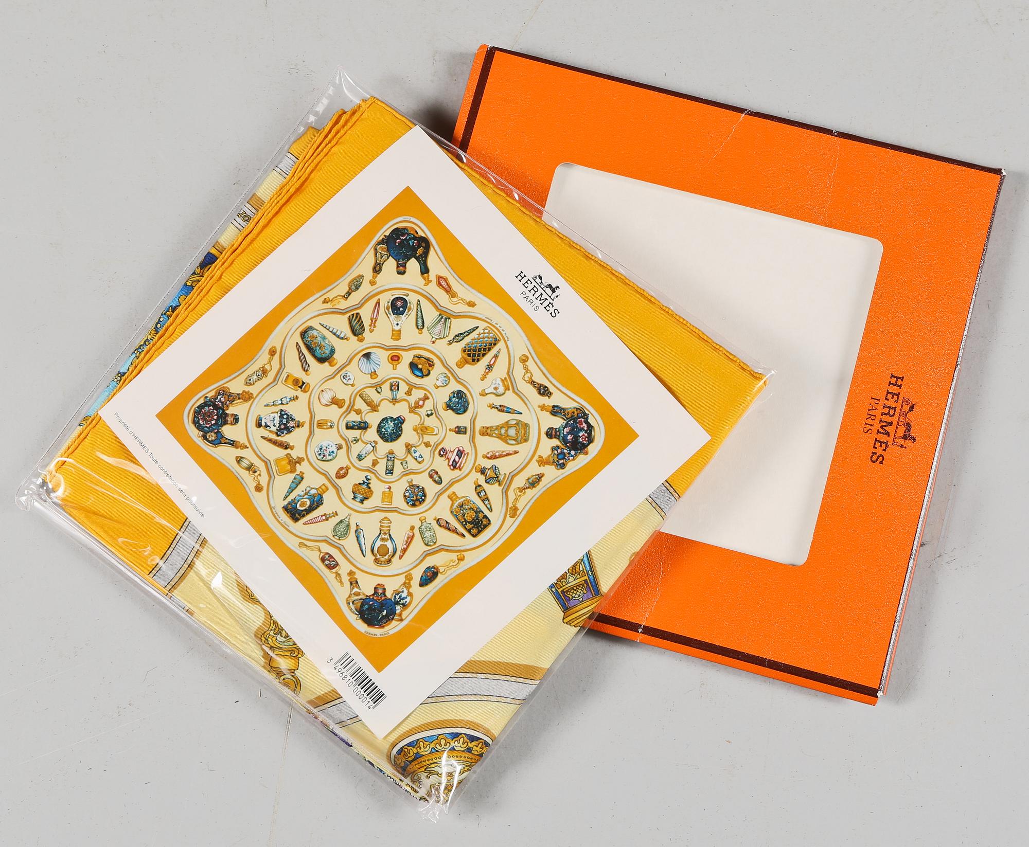 SCARF, "Qu'importe le flacon", Hermès.