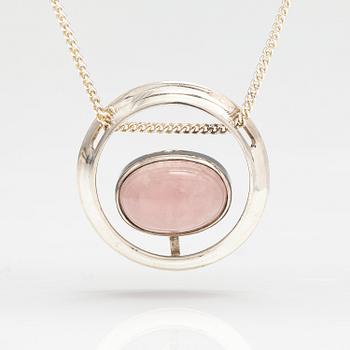 A silver necklace with a rose quartz. Martti Viikinniemi, Heinola 1960's.