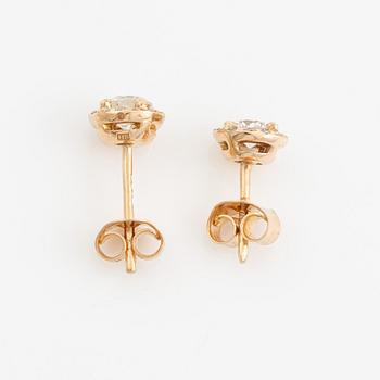 Earrings 18K gold with old-cut diamonds and side stones of brilliant-cut diamonds.