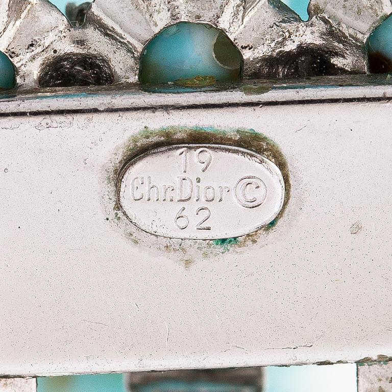 Christian Dior, Helminauha, 3-rivinen, lasihelmiä ja hopeaväristä metallia. Merkitty Chr.Dior 1962.