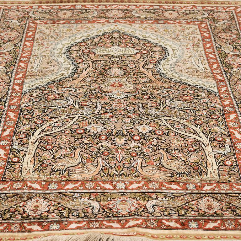 MATTA. Old silke Hereke Souf. 155,5 x 111,5 cm.