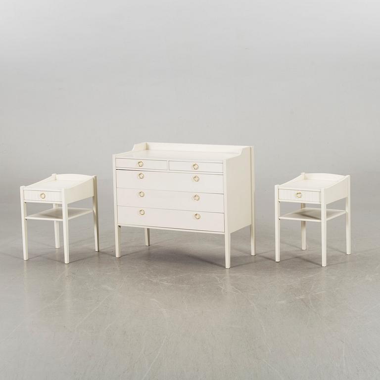 A pair of second half of the 20th century bedside tables and a chest of drawers.