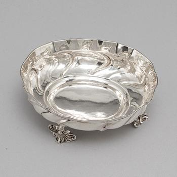 Konfektskål, silver, dubbelslagen mästarstämpel EM, troligen Erik Monrad Köpenhamn 1760-tal. Rokoko.