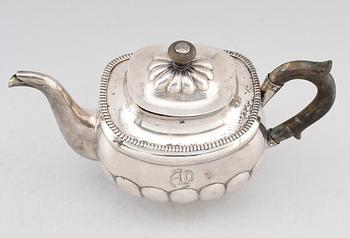 TEKANNA, silver, Ryssland 1823. Vikt ca 366 g.