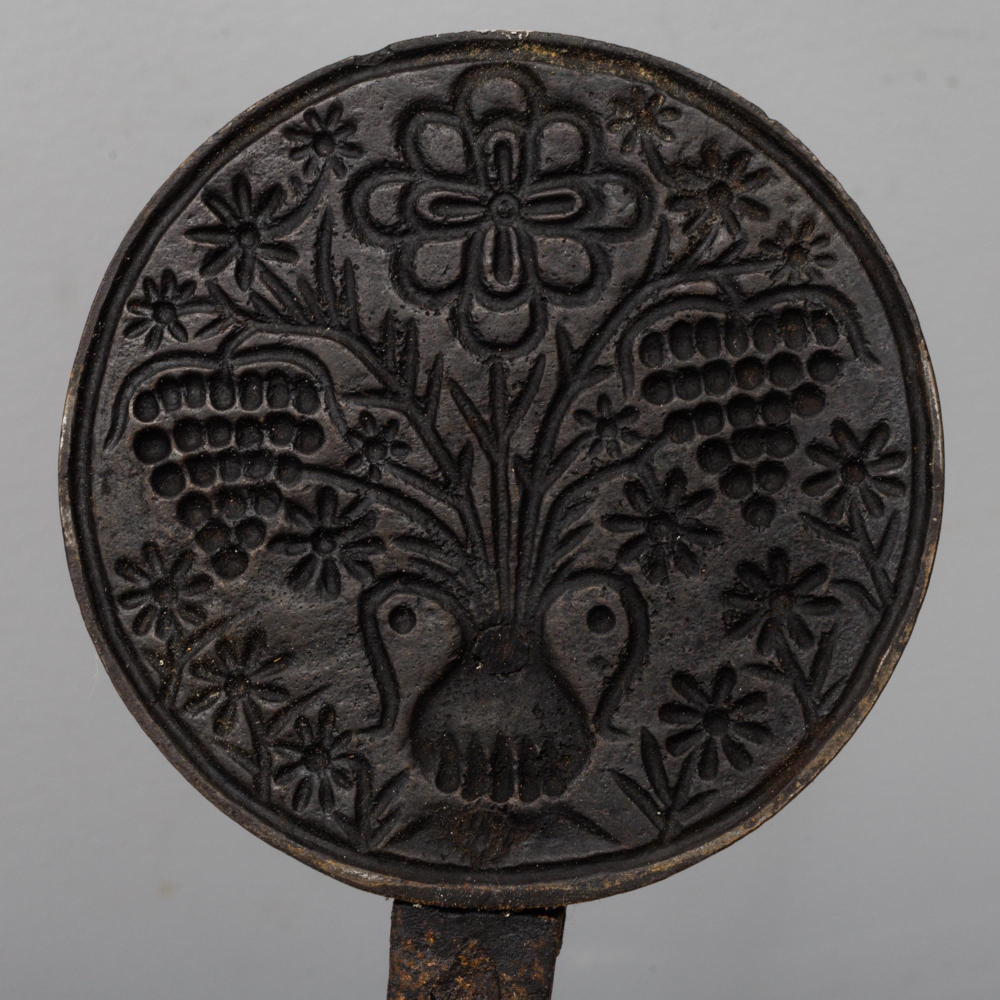 Two Swedish 19th century cast iron objects.