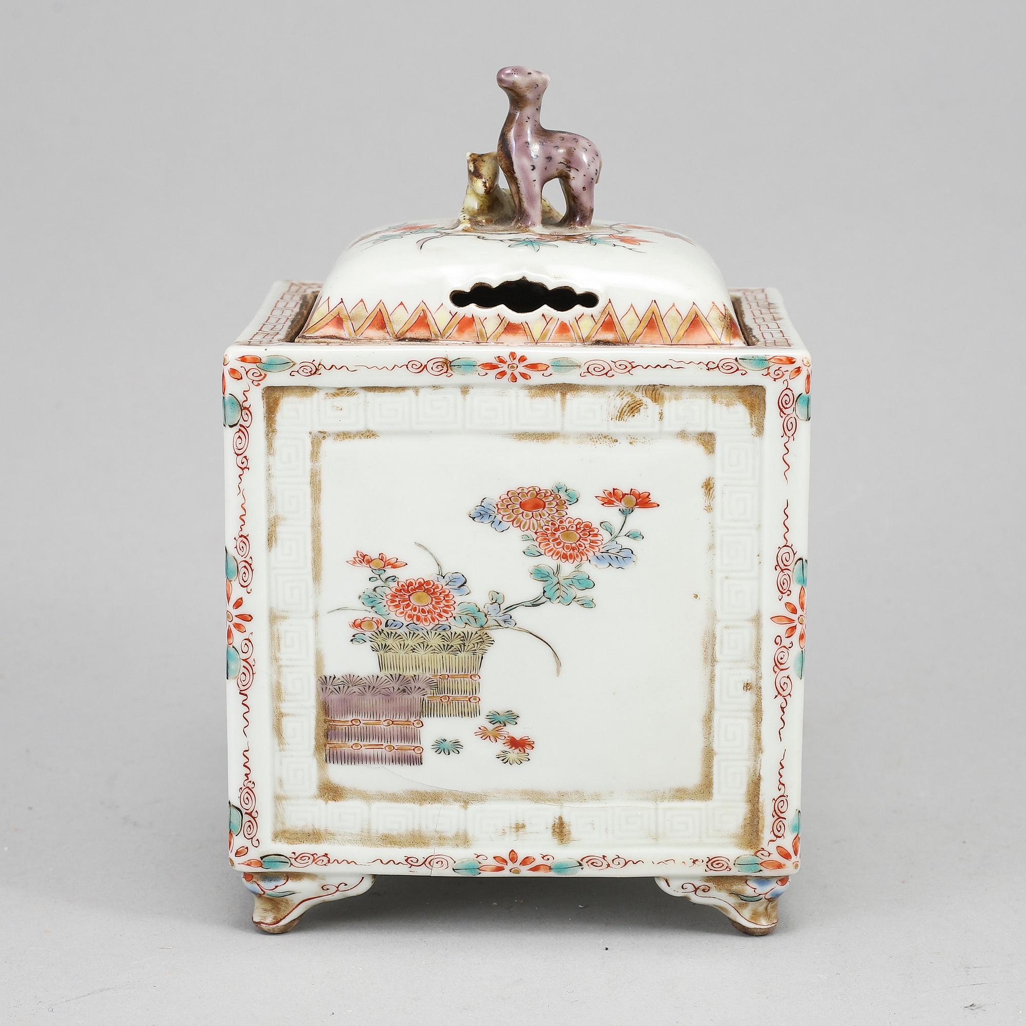 A Japanese kaiemono censer with cover, 19th Century.
