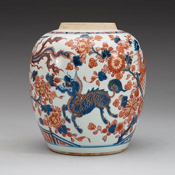 A imari jar, Qing dynasty Kangxi (1662-1722).