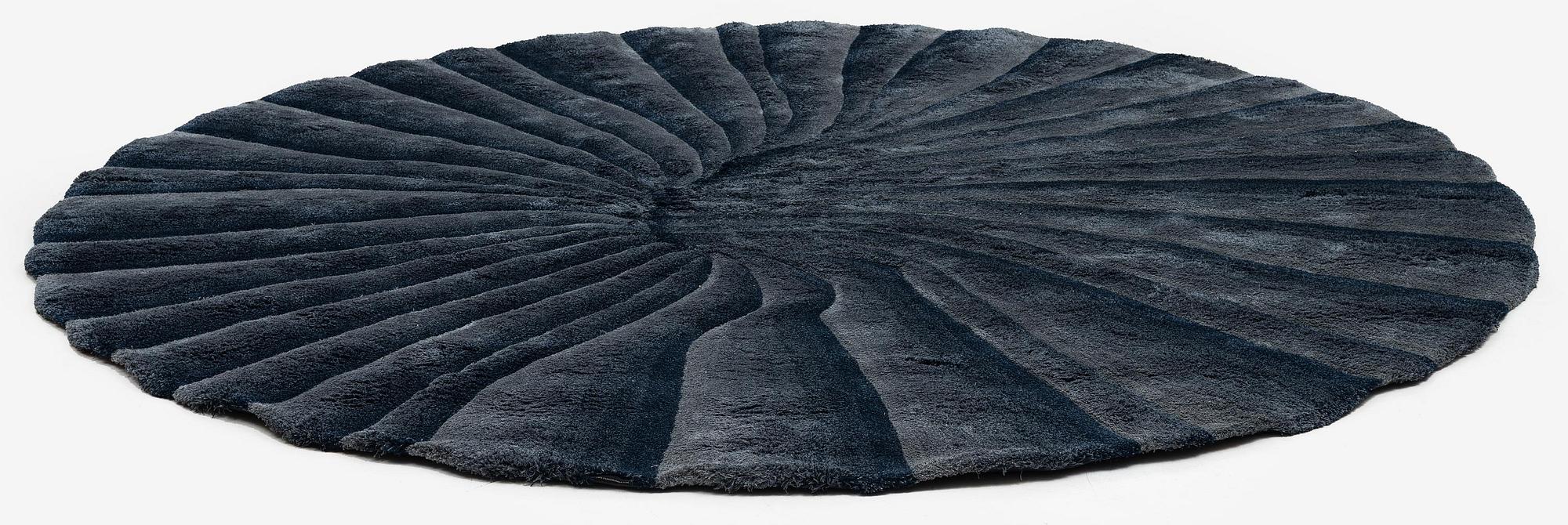 Diana Orving, a carpet 'Disappearance II', round diameter 300 cm, Ferreira de Sá, Portugal.