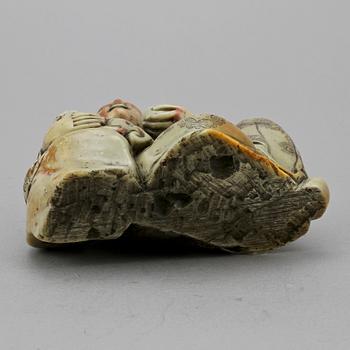 FIGURIN, soapstone, Ostasien, 1900-tal.