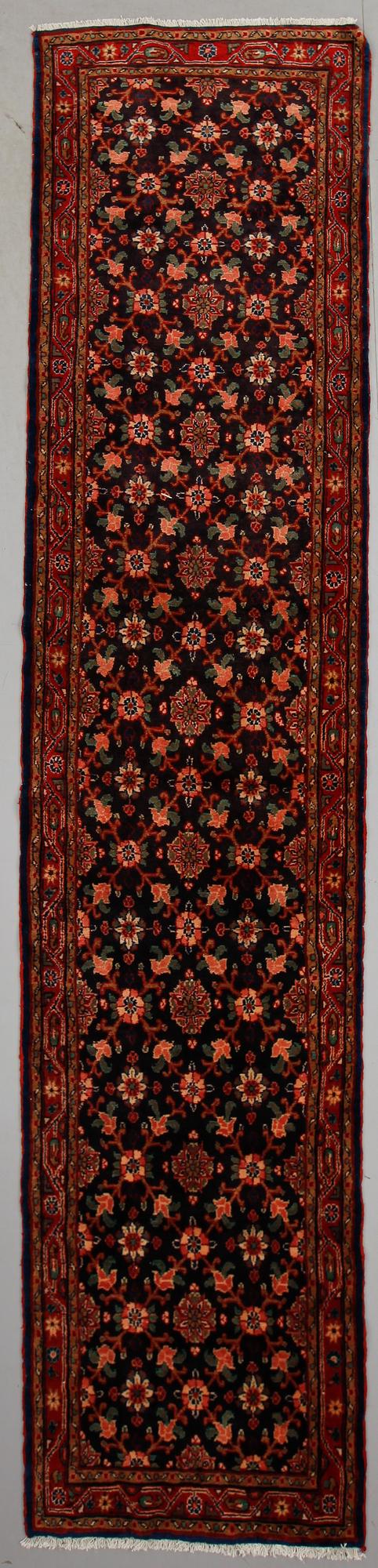 MATTA, Hamadan, ca 411 x 100 cm.