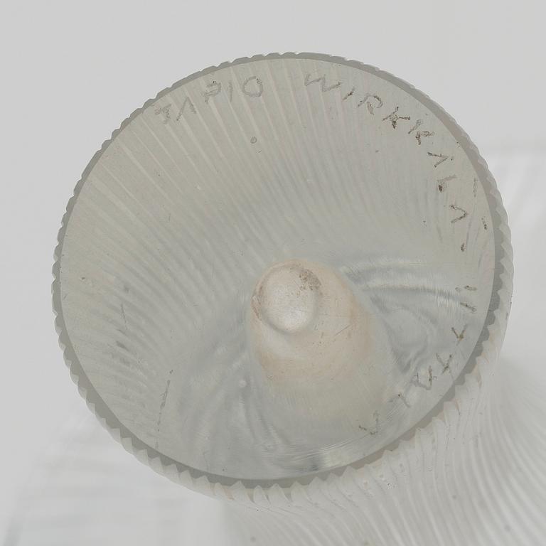 A CHANTARELLE GLASS VASE.