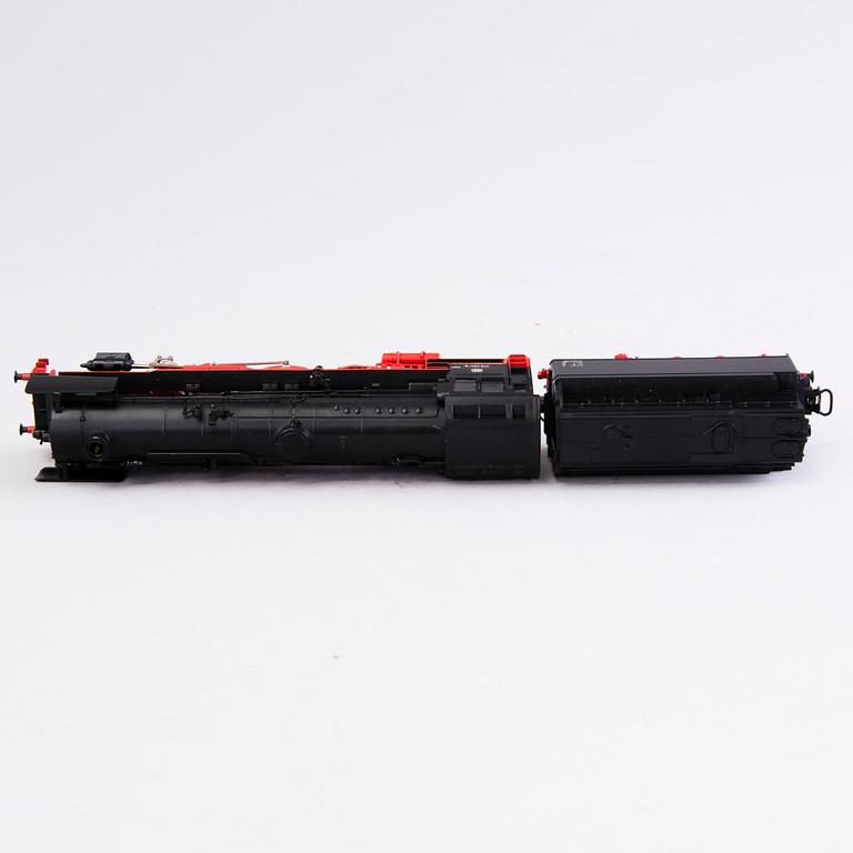 MÄRKLIN, sähkövetureita, 2 kpl ja vaunu, Saksa.