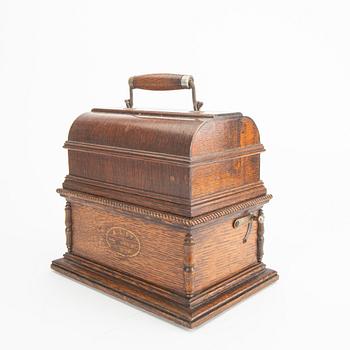 A Columbia Graphophone early 1900s.