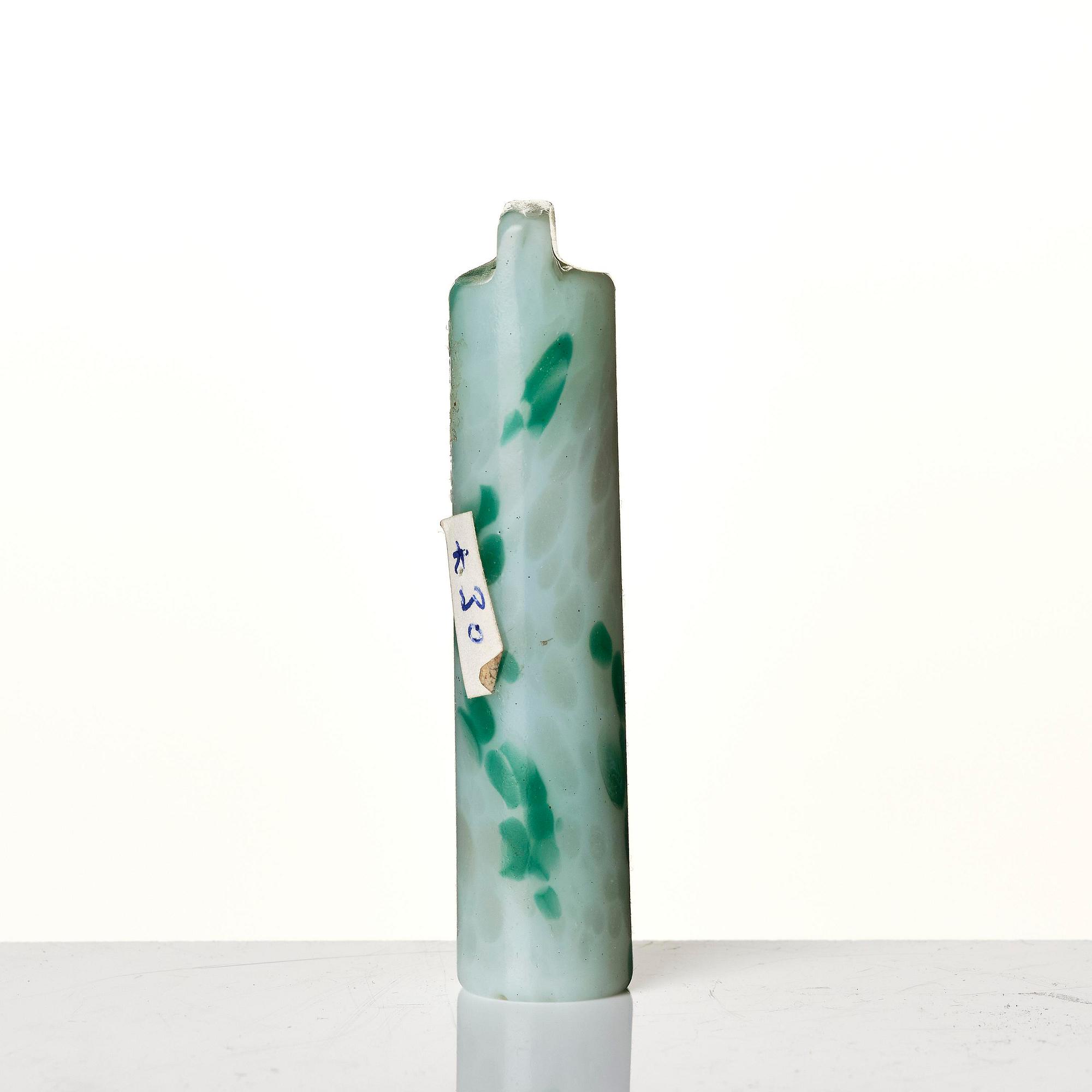 A group of carved nephrite and jade ornaments, China, Qing dynasty and older. (8 pieces).