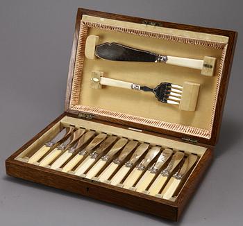 FISKBESTICK, 14 st, vitmetall, Daniel & Arter, London & Birmingham, England, 1900-talets första del.