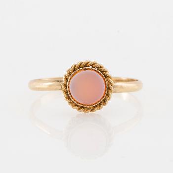 Ring 18K gold with a polished agate.