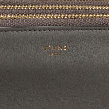 A Cèline Trio bag.