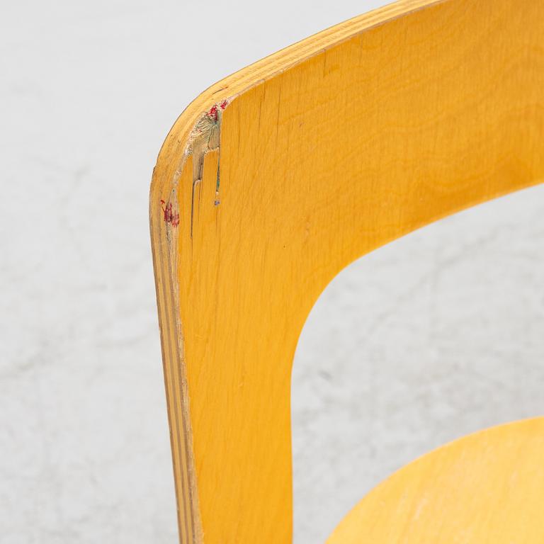 Alvar Aalto, barnstolar, 4 st + 2 pallar, Artek, Finland.