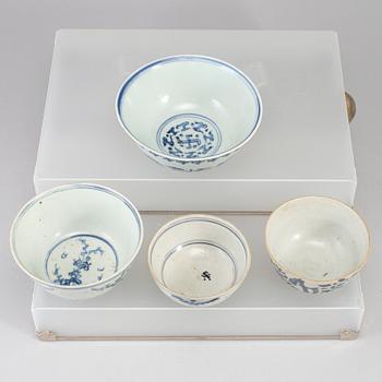 Four blue and white ceramic bowls, Qing dynasty, 19th century.