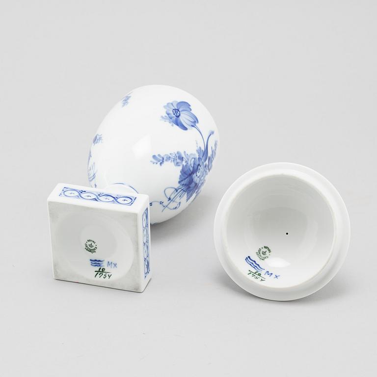 LOCKURNA, porslin, "Blå Blomst", Royal Copenhagen, Danmark, 1900-talets treje kvartal.