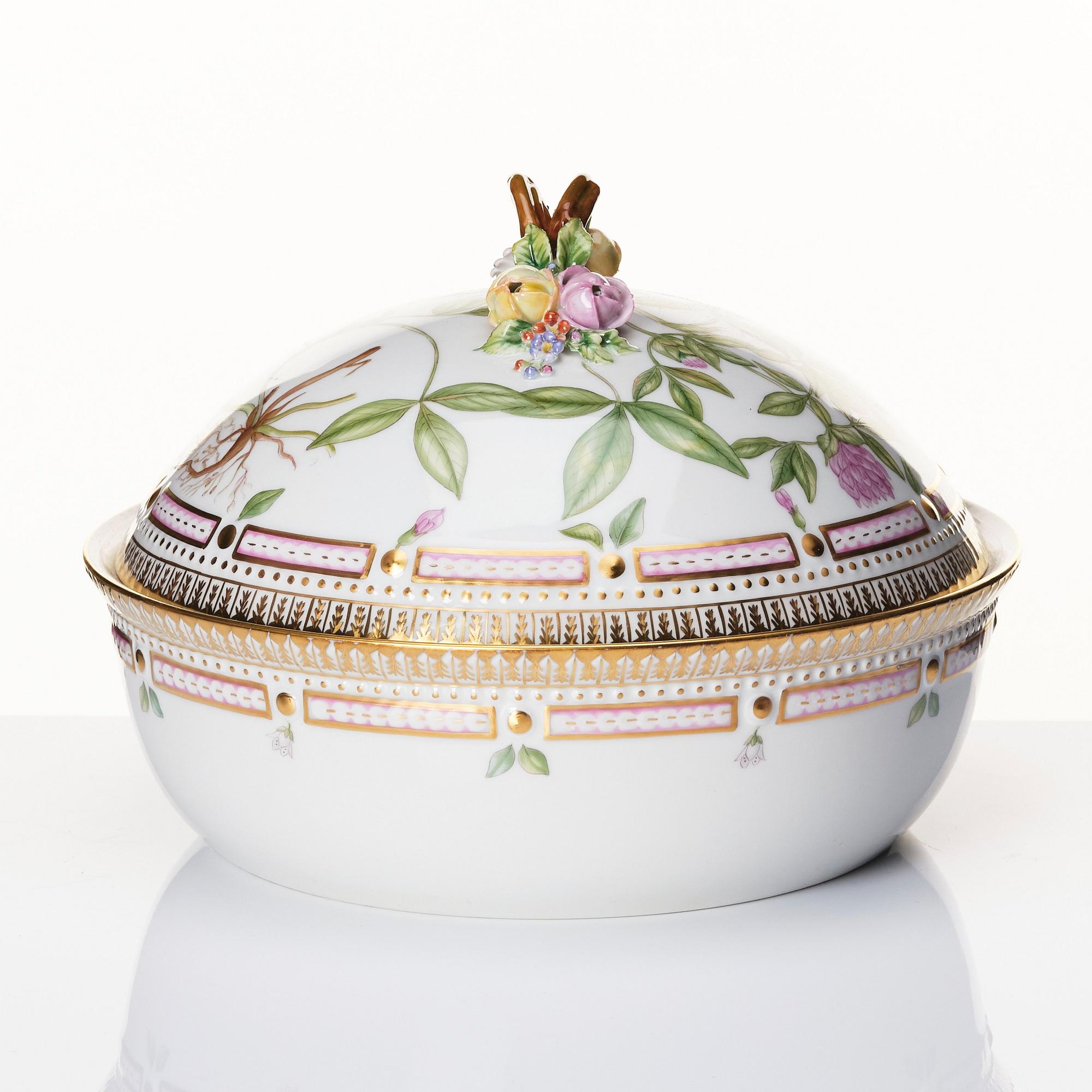Karott med lock, porslin. Royal Copenhagen, "Flora Danica", Danmark, 1900-tal.