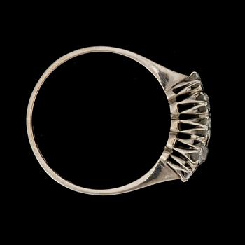 RING, 18k vitguld med 5 briljantslipade diamanter, tot ca 0,7 ct, Sverige 1967. Vikt ca 2 gram.