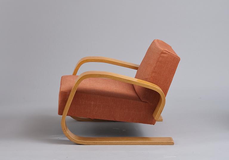 Alvar Aalto, AN ARMCHAIR NO 400.