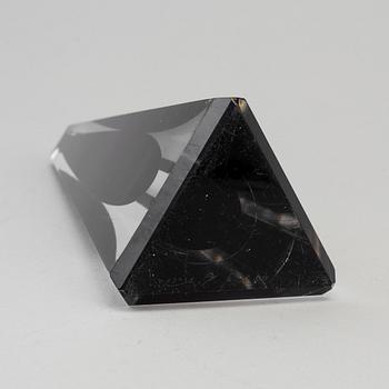 A Vicke Lindstrand glass vase, for KOsta, 1950s.