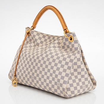 Louis Vuitton, an 'Artsy MM' handbag.