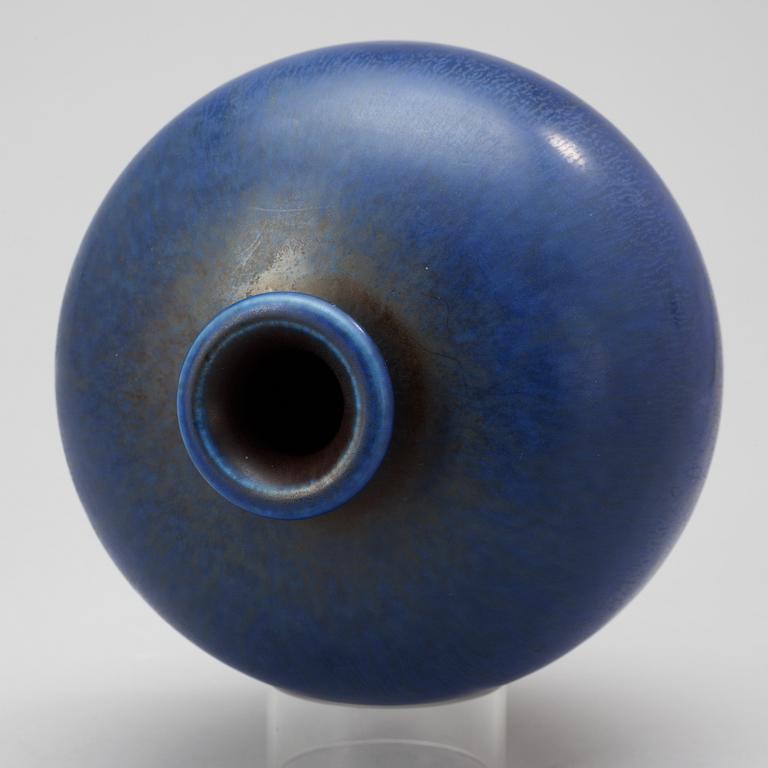 A Berndt Friberg stoneware vase, Gustavsberg Studio 1969.