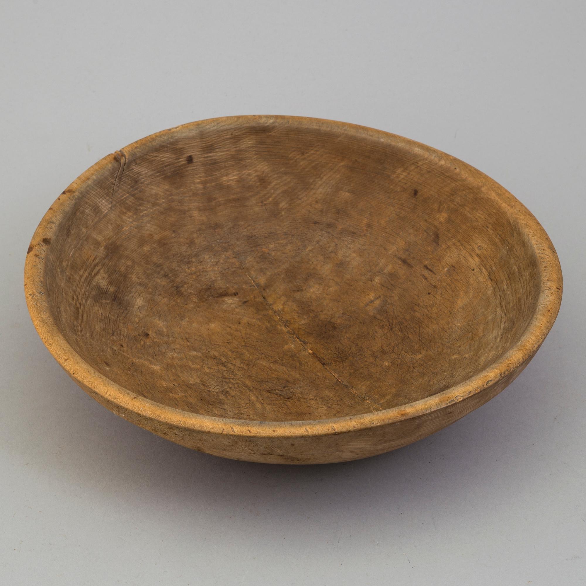 A 18/19th century wooden box and bowl.